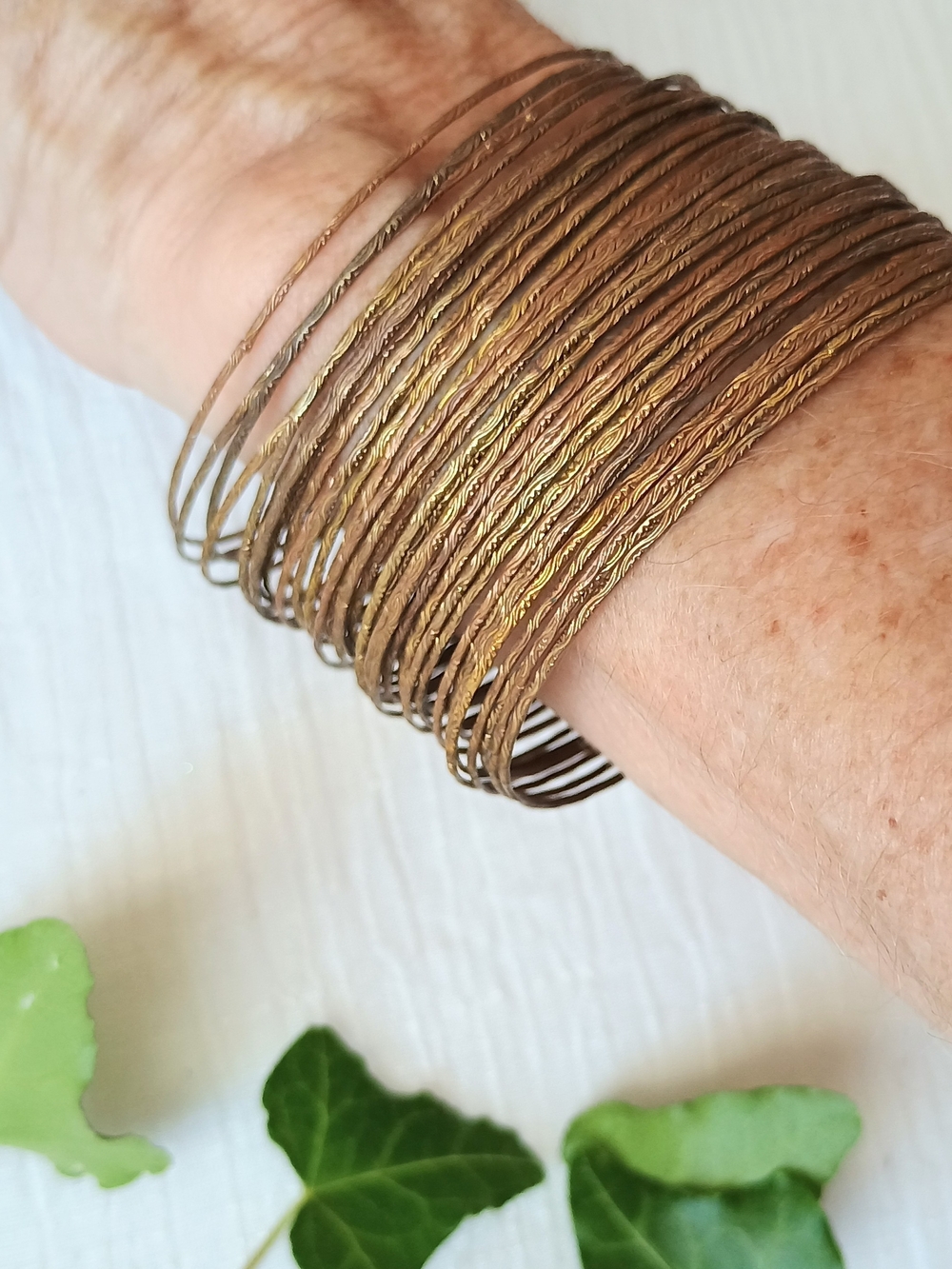 🤎 FESTIVAL FASHION 🤎 VTG Bundle 36 Thin Textured Bangle Bracelets, Bohemian